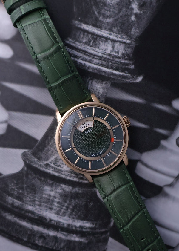 Mechanical watch with rotating hour wheel